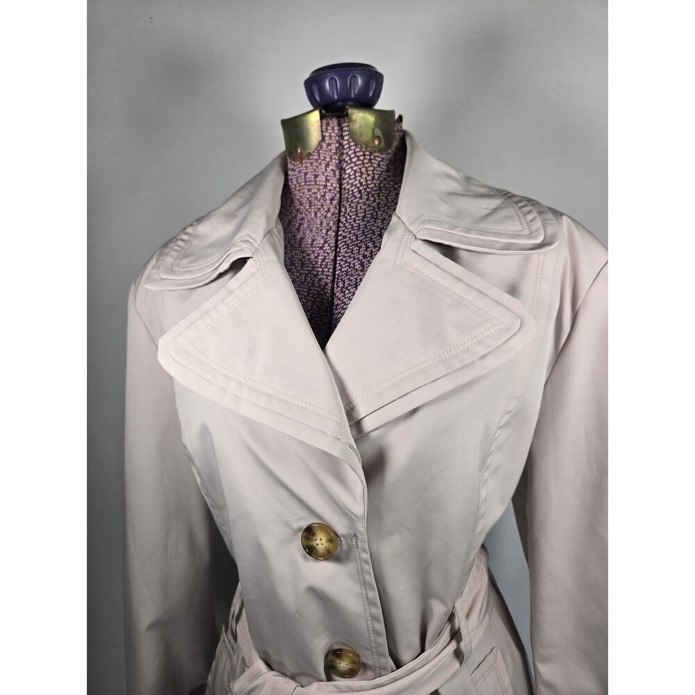 London Fog Women's Water Resistant Belted Cream Color Trench Coat. Size Medium - Picture 3 of 13